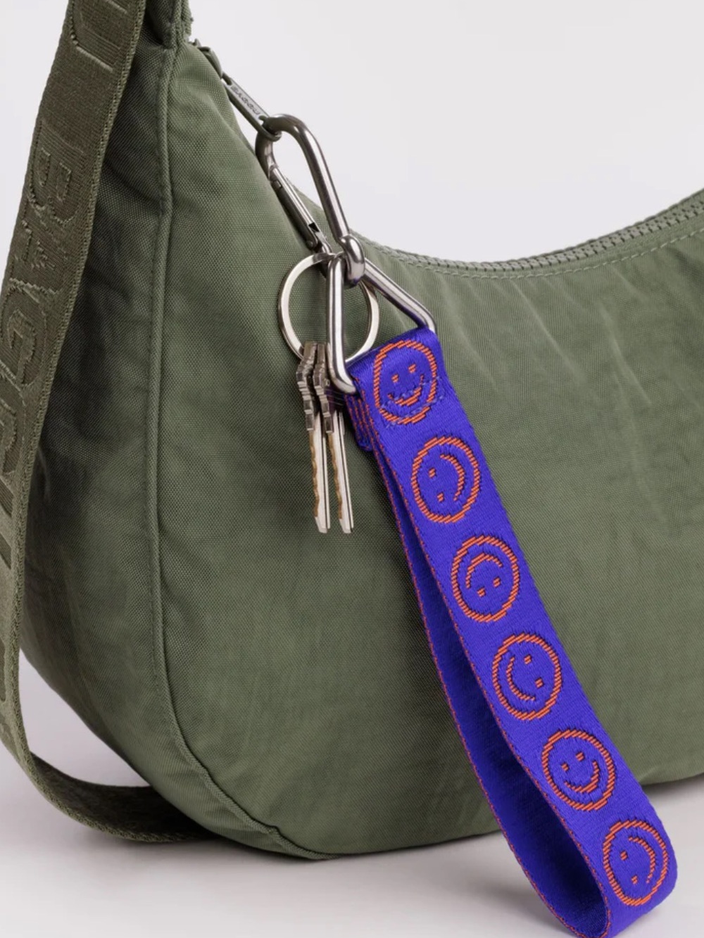 BAGGU Logo Keychain - Picture 4 of 7
